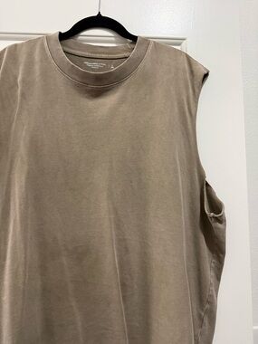 Abercrombie & Fitch Men's Sleeveless Crewneck Tank in Taupe